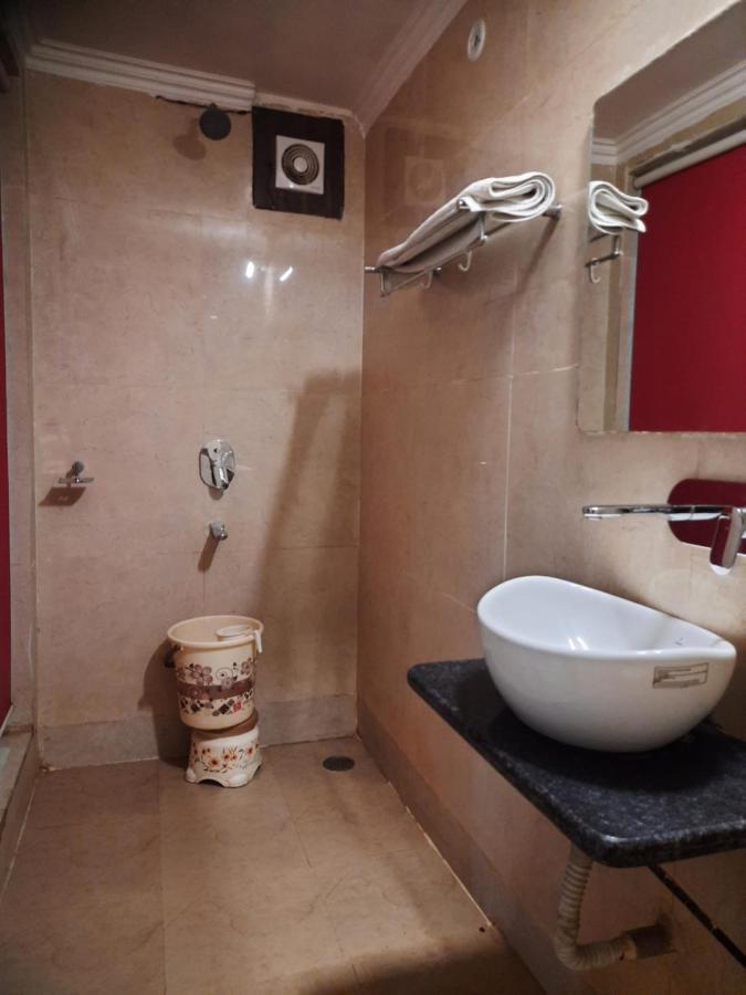 Hotel The Amour Dx Near Igi Airport Delhi New Delhi Bagian luar foto